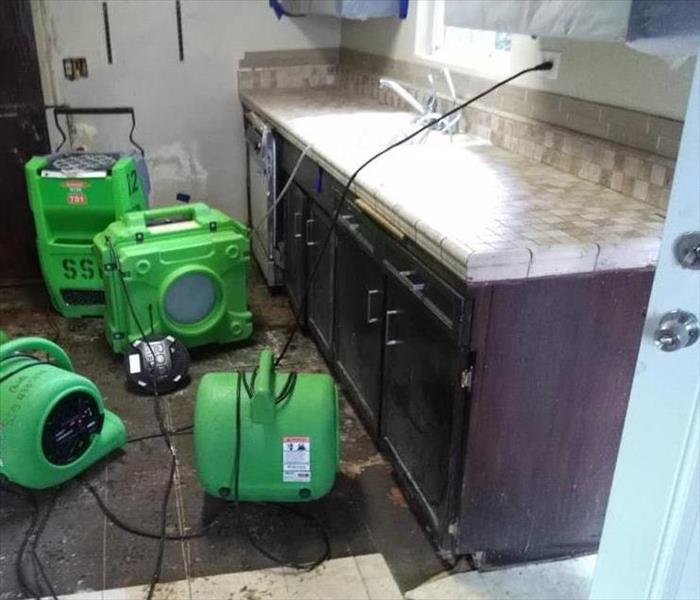 Air movers in kitchen 